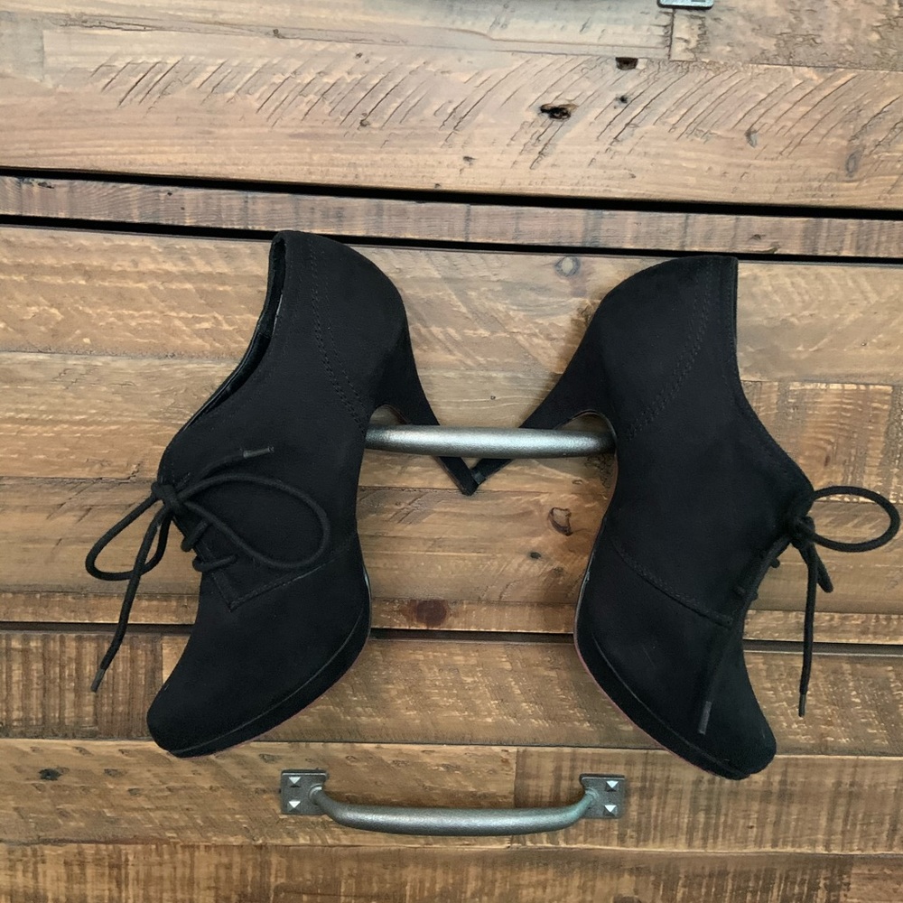 Xappeal Black Suede Tie Up Heels. Size 9